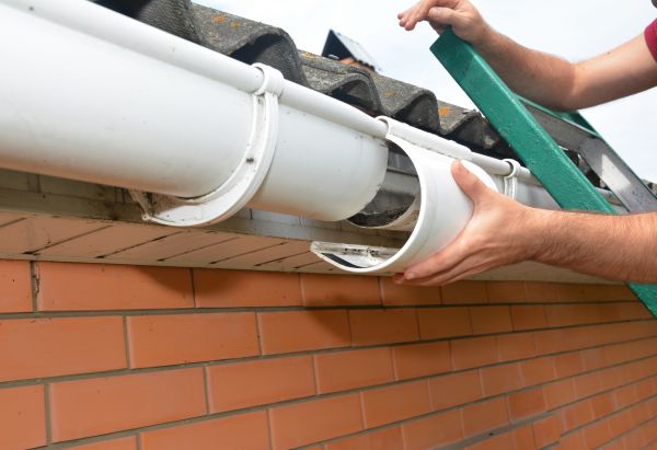 Gutter Maintenance in Valencia