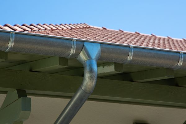 Eavestrough Repair in Valencia