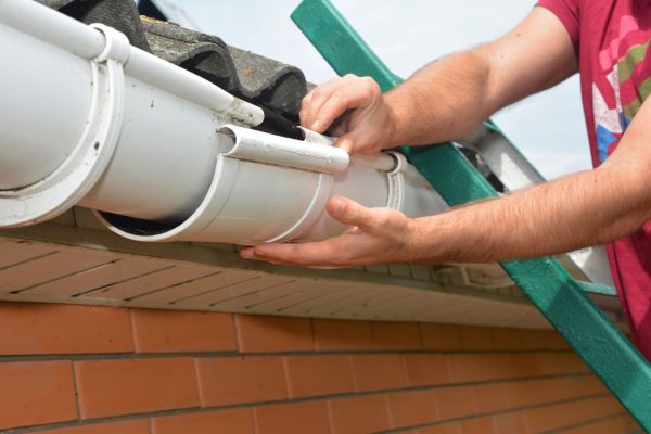 Large Gutter Repair in Valencia
