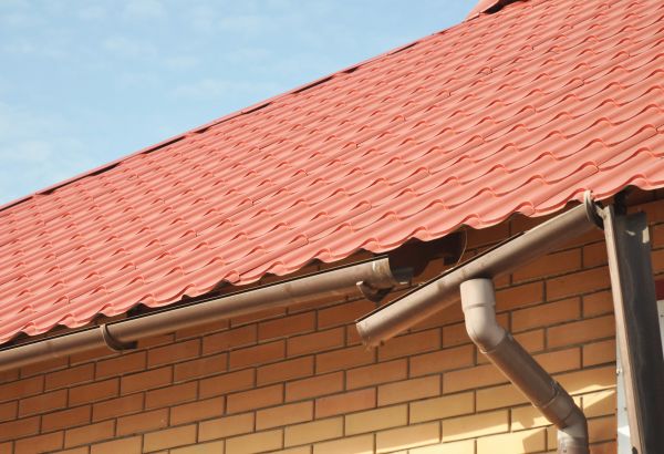 Loose Gutter Repair in Valencia