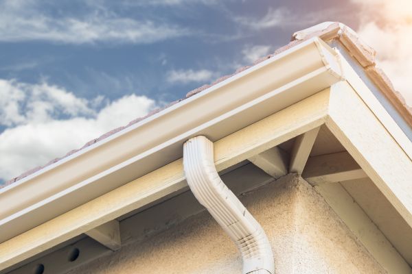 Seamless Gutter Replacement in Valencia