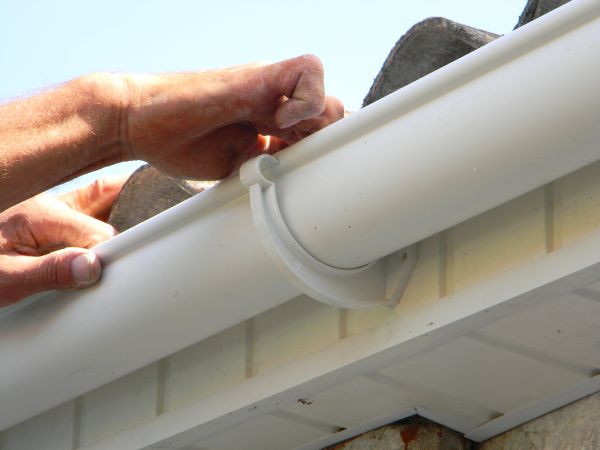 Plastic Gutter Repair in Valencia