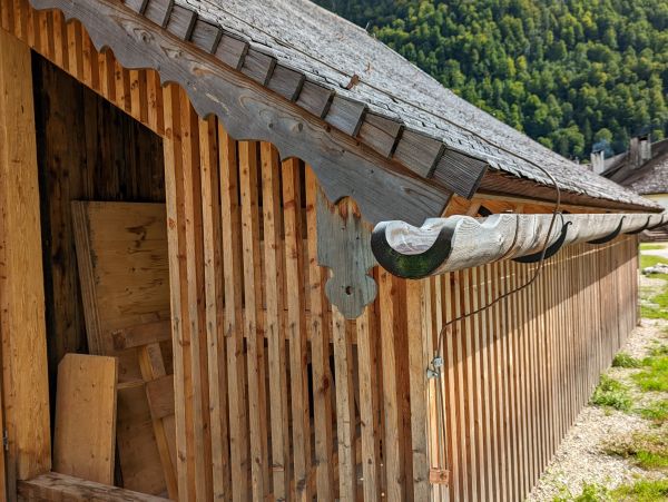 Wood Gutter Installation in Valencia